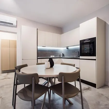 Luxury Elizabeth Apartment *