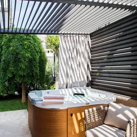Luxury Elizabeth Apartment