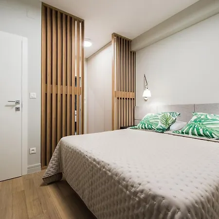 Luxury Elizabeth Apartment *