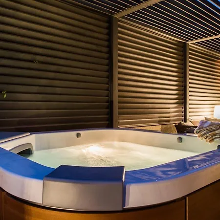 Luxury Elizabeth Apartment *